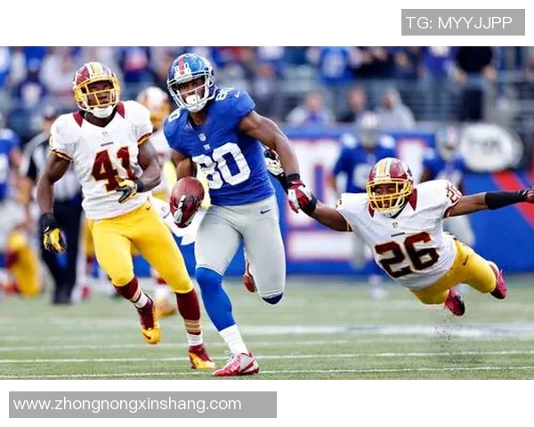 足球明星短袖造型大赏尽显运动魅力与时尚风范的精彩瞬间