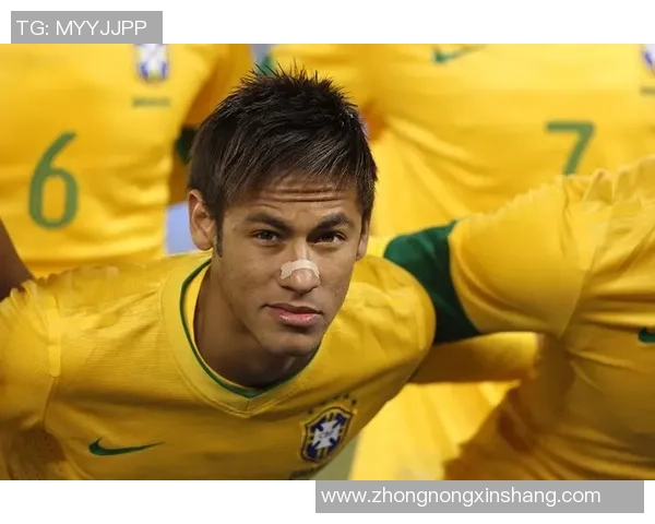 轰鸣的足球明星背后的故事与成就揭秘